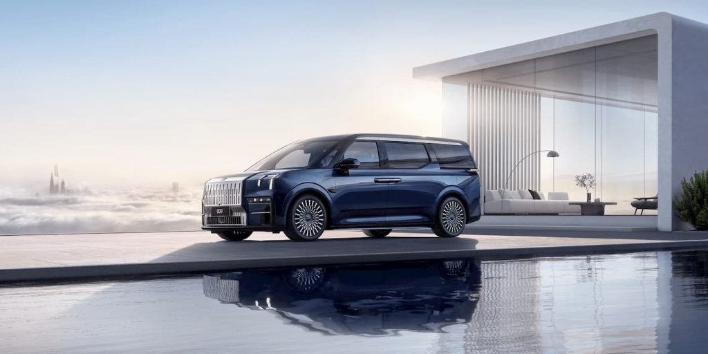 Volvo-first-electric-minivan