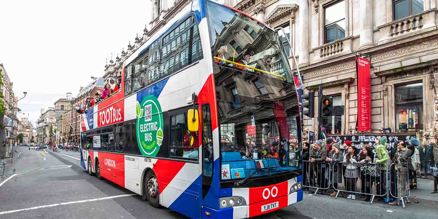 Electric sightseeing bus